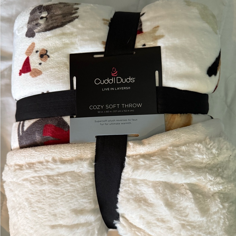 Cuddl Duds NWT plush throw. Dog print.